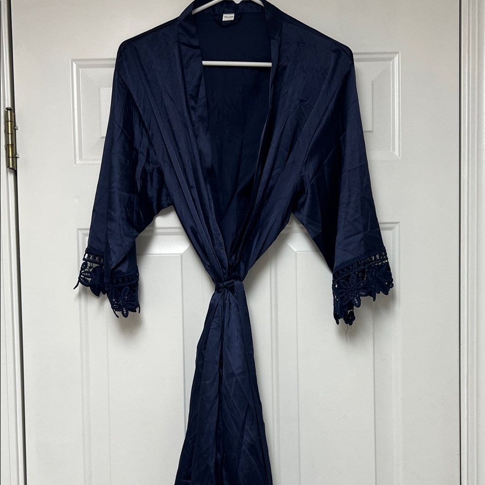Elegant Navy Blue Lace Trim Robe - Picture 3 of 3